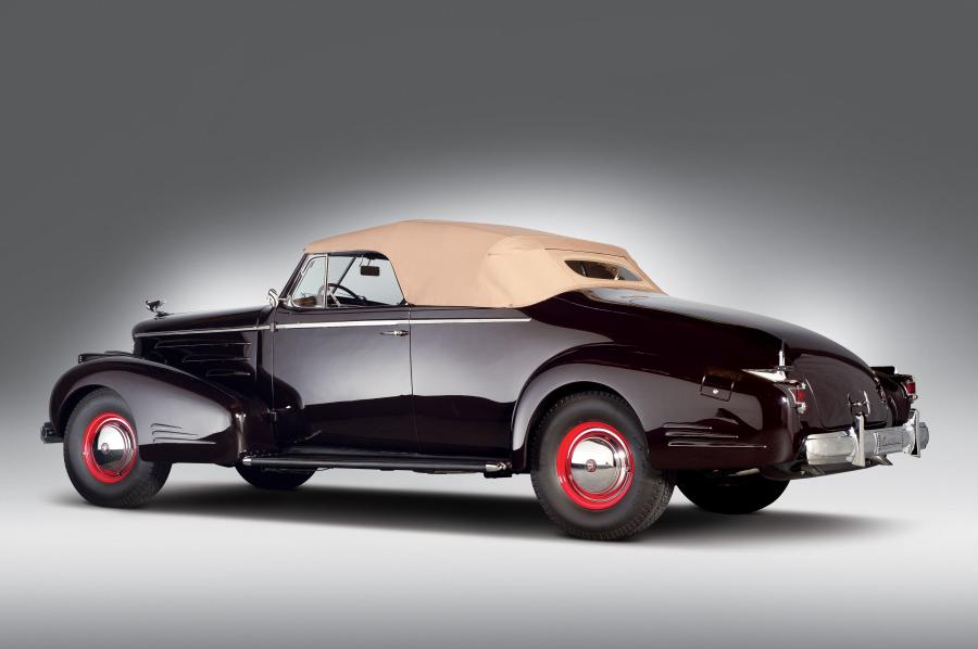  Cadillac Series 90 V16 Convertible Coupe 1938 года  (фото 14 из 15)